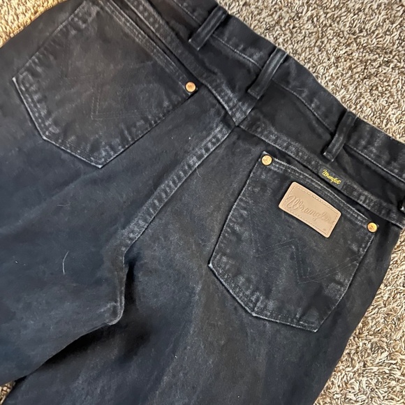 Wrangler cowboy cut solid black wash denim straight leg patch jeans 33x36 - Picture 4 of 6